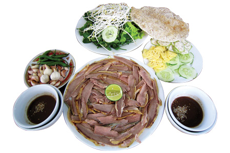 Đây, bê thui Cầu Mống!