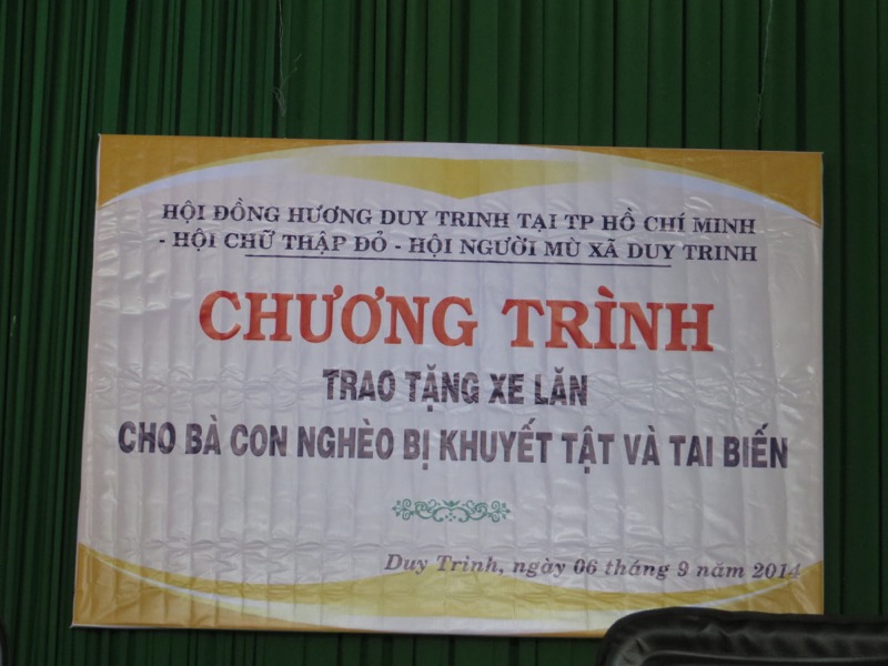 Chương trình trao tặng xe lăn cho bà con nghèo bị khuyết tật và tai biến tại xã Duy Trinh 09/2014