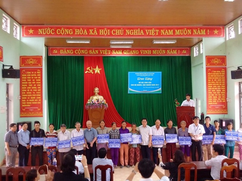 Hội Đồng hương Duy Trinh tại TP.HCM trao tặng 15 con bà nái sinh sản, tổng giá trị 225 triệu đồng