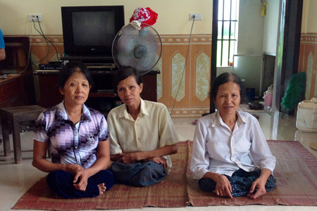 Ngôi nhà của ba chị em có đôi chân dị tật