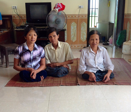 Ngôi nhà của ba chị em có đôi chân dị tật