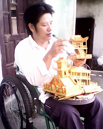 Ước mơ xưởng nghề của người đàn ông liệt nửa người